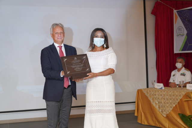 Se realizó la imposición de medallas a los méritos, Comercial, Industrial y/o de Servicios y Cívico en el XXIX Encuentro de Afiliados de la Cámara de Comercio de Buenaventura 