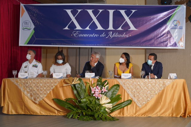 Se realizó la imposición de medallas a los méritos, Comercial, Industrial y/o de Servicios y Cívico en el XXIX Encuentro de Afiliados de la Cámara de Comercio de Buenaventura 