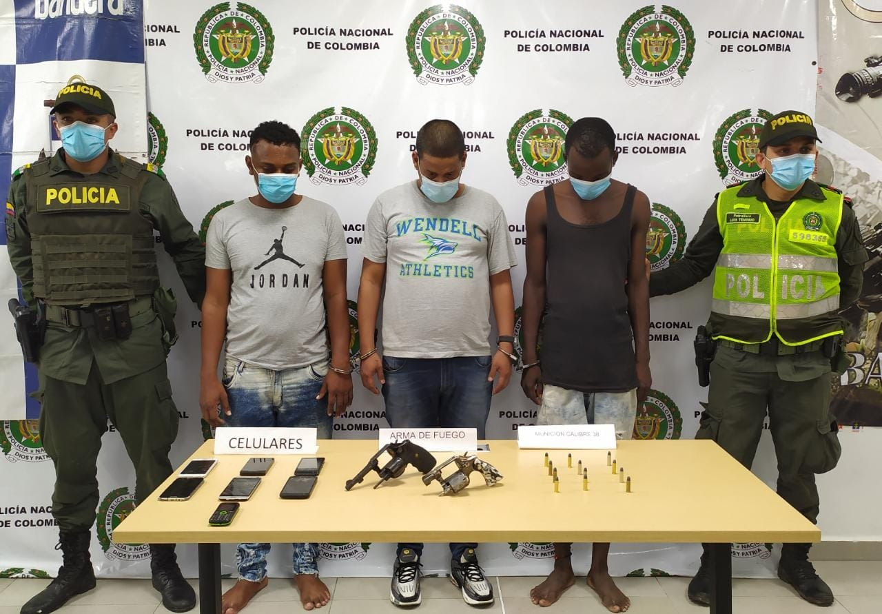 A la cárcel tres hombres que al parecer portaban ilegalmente armas de fuego y habrían amenazado a policías en Buenaventura 