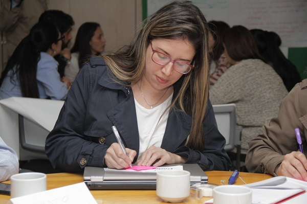El 31 % de los servidores públicos de Colombia cuenta con un posgrado: Función Pública