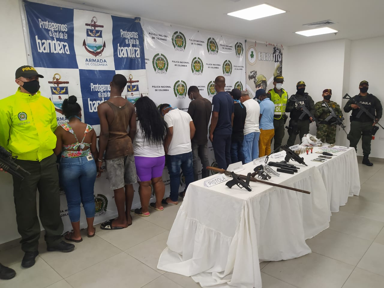 12 personas capturadas fue el resultado de un operativo realizado por más de 200 hombres de la Fuerza Pública en Buenaventura