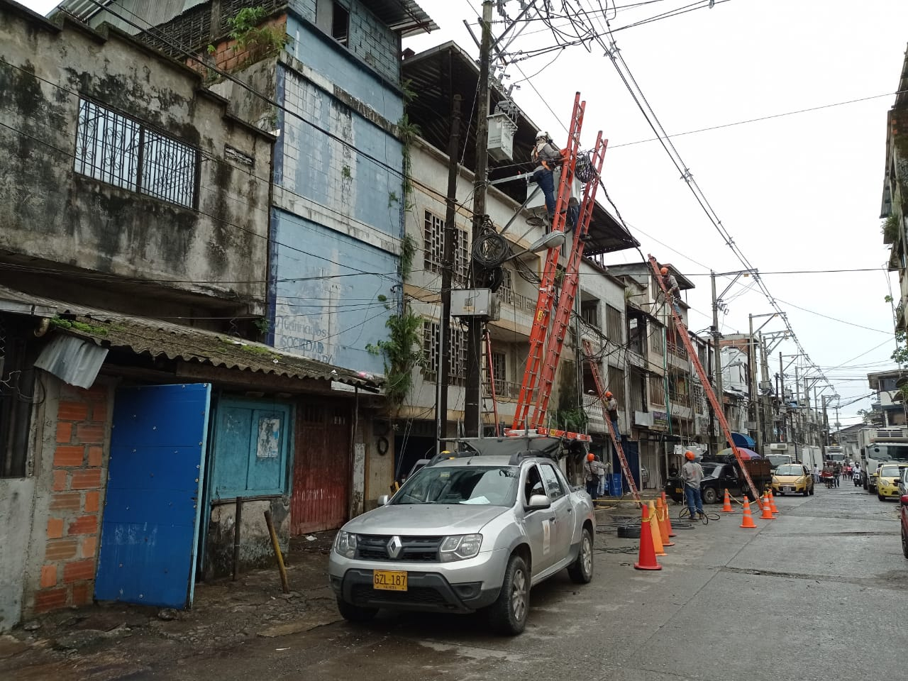 Celsia modernizó la red eléctrica en Pueblo Nuevo para mejorar el servicio a 122 clientes de actividad pesquera de Buenaventura