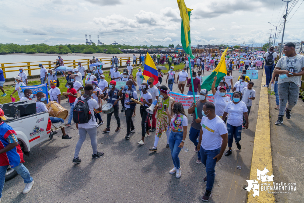 Sector pesquero de Buenaventura marchó contra el Decreto 282 de 2021 que restringe la pesca del toyo y otras especies