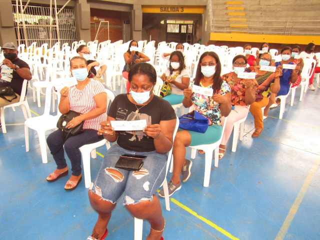 El sector educativo de Buenaventura empezó a recibir las vacunas contra la COVID-19 