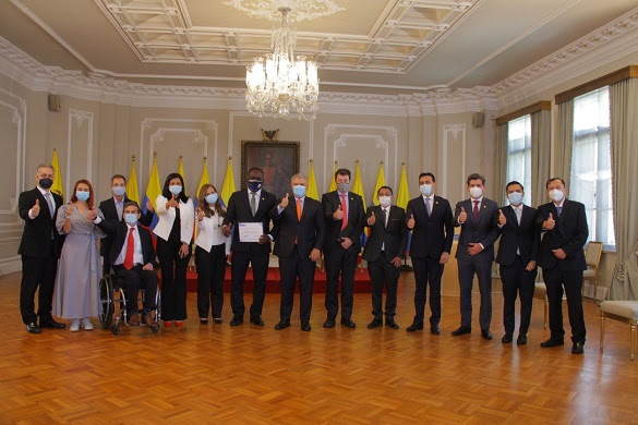 Premios para iniciativas de vinculación laboral de mujeres, jóvenes y personas con discapacidad en el Día Nacional del Servidor Público