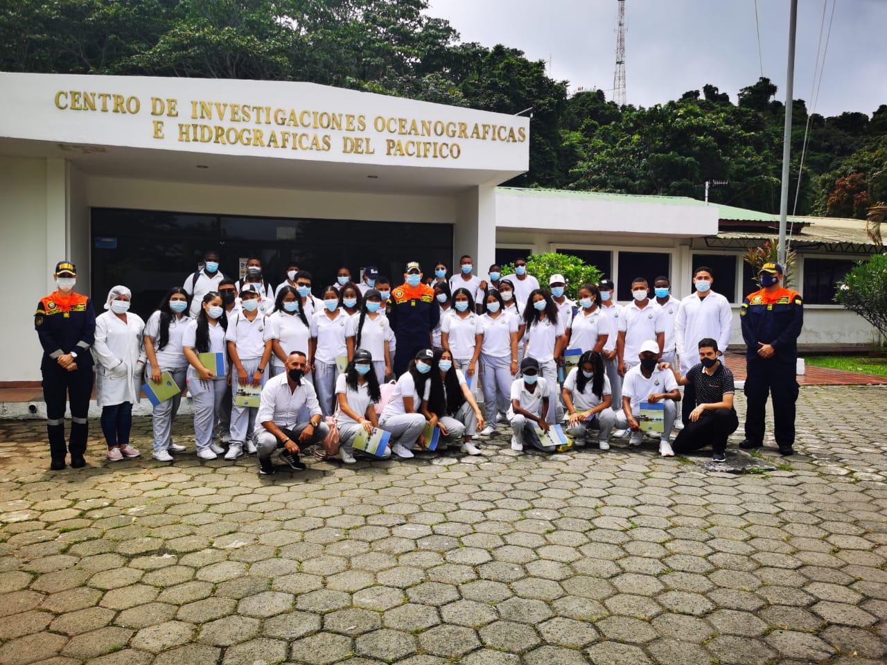Colegio Los Amigos de la Ciencia visitó las instalaciones de la Capitanía de Puerto de Tumaco y del CCCP
