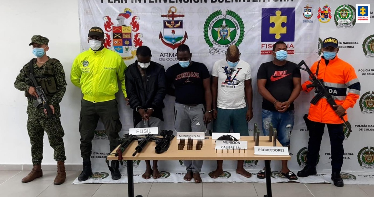 A la cárcel 4 presuntos integrantes de la banda La Local - Los Chotas, por porte ilegal de armas de uso privativo 
