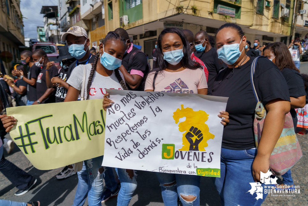 Un grupo de jóvenes realizó el plantón “La Vida es Más que un Color”