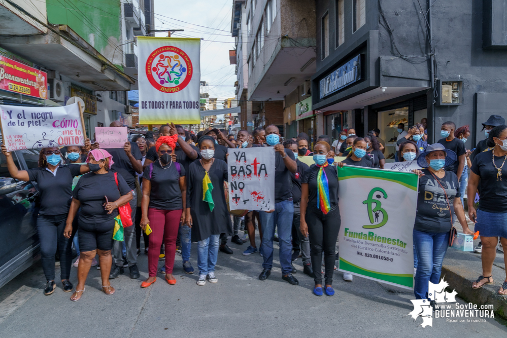 Un grupo de jóvenes realizó el plantón “La Vida es Más que un Color”
