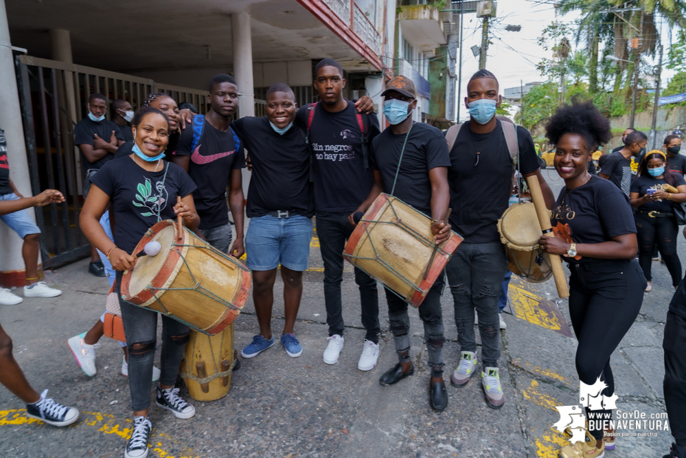 Un grupo de jóvenes realizó el plantón “La Vida es Más que un Color”