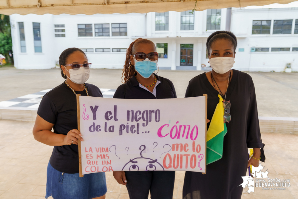 Un grupo de jóvenes realizó el plantón “La Vida es Más que un Color”