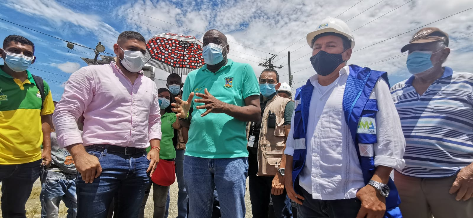 El Alcalde Distrital de Buenaventura se comprometió con la remodelación de la cancha del barrio El Bosque
