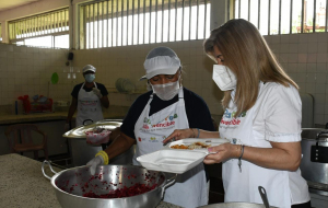 En Buenaventura la solidaridad se sirve en 19 "Comedores Invencibles" que atienden 4.780 personas vulnerable