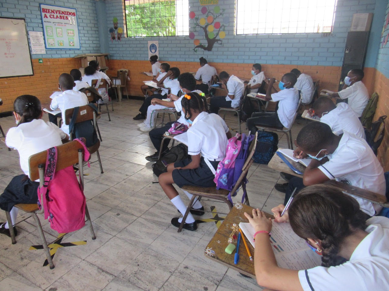 31 instituciones educativas oficiales han regresado a clases presenciales en Buenaventura, afirmó el Secretario de Educación 