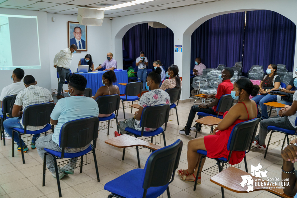 Se certificaron 20 emprendedores del sector Peluquero y Barbero del programa Jóvenes Resilientes en el Distrito de Buenaventura