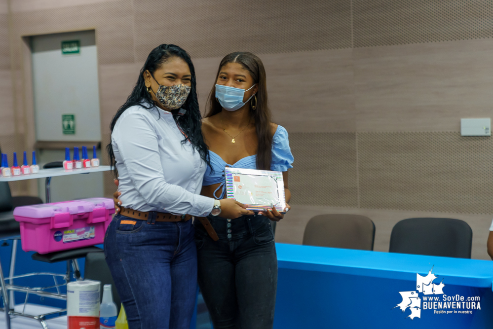 42 nuevos peluqueros, estilistas, barberos y manicuristas, preservarán el estilo afro en Buenaventura