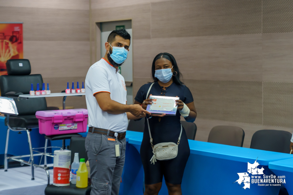 42 nuevos peluqueros, estilistas, barberos y manicuristas, preservarán el estilo afro en Buenaventura