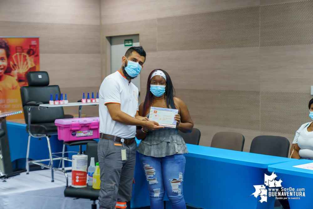 42 nuevos peluqueros, estilistas, barberos y manicuristas, preservarán el estilo afro en Buenaventura