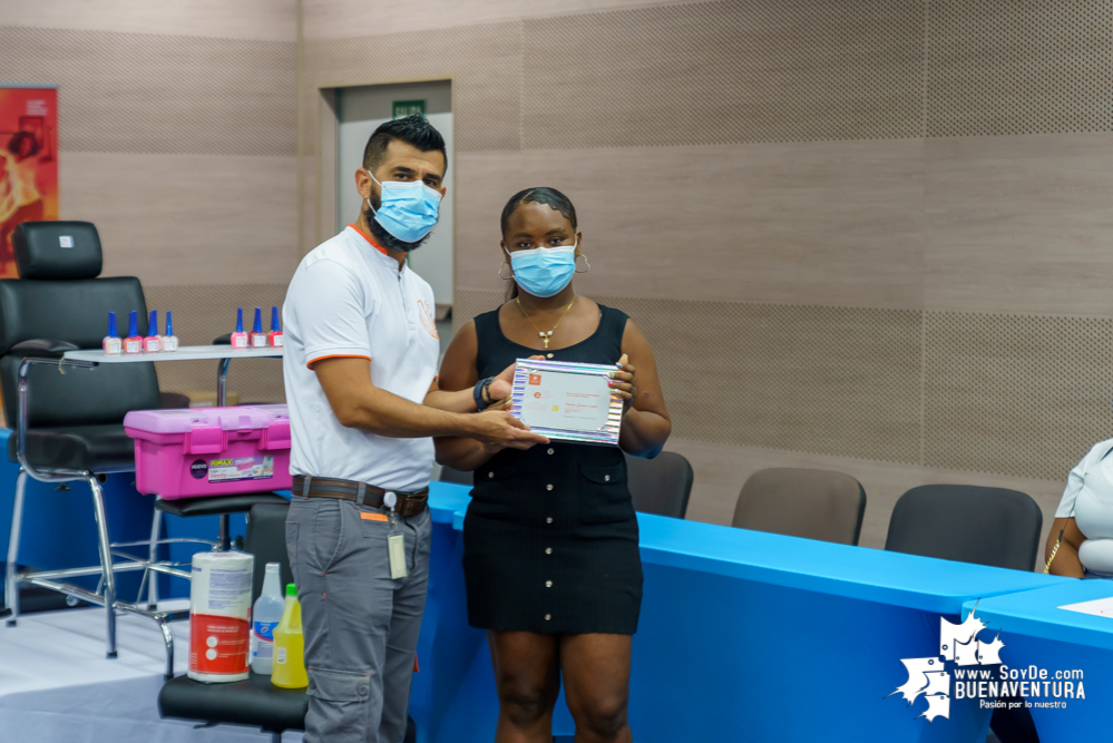 42 nuevos peluqueros, estilistas, barberos y manicuristas, preservarán el estilo afro en Buenaventura