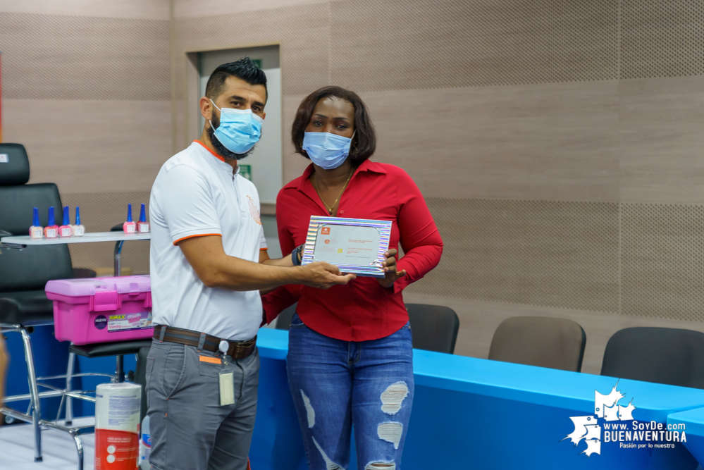42 nuevos peluqueros, estilistas, barberos y manicuristas, preservarán el estilo afro en Buenaventura