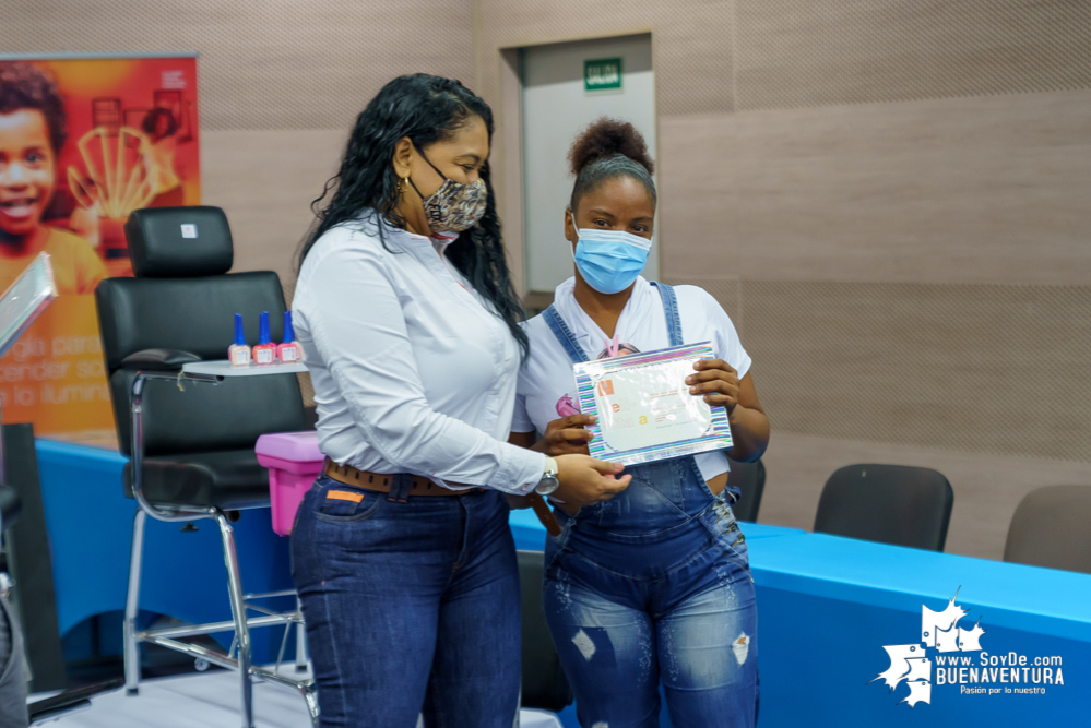 42 nuevos peluqueros, estilistas, barberos y manicuristas, preservarán el estilo afro en Buenaventura