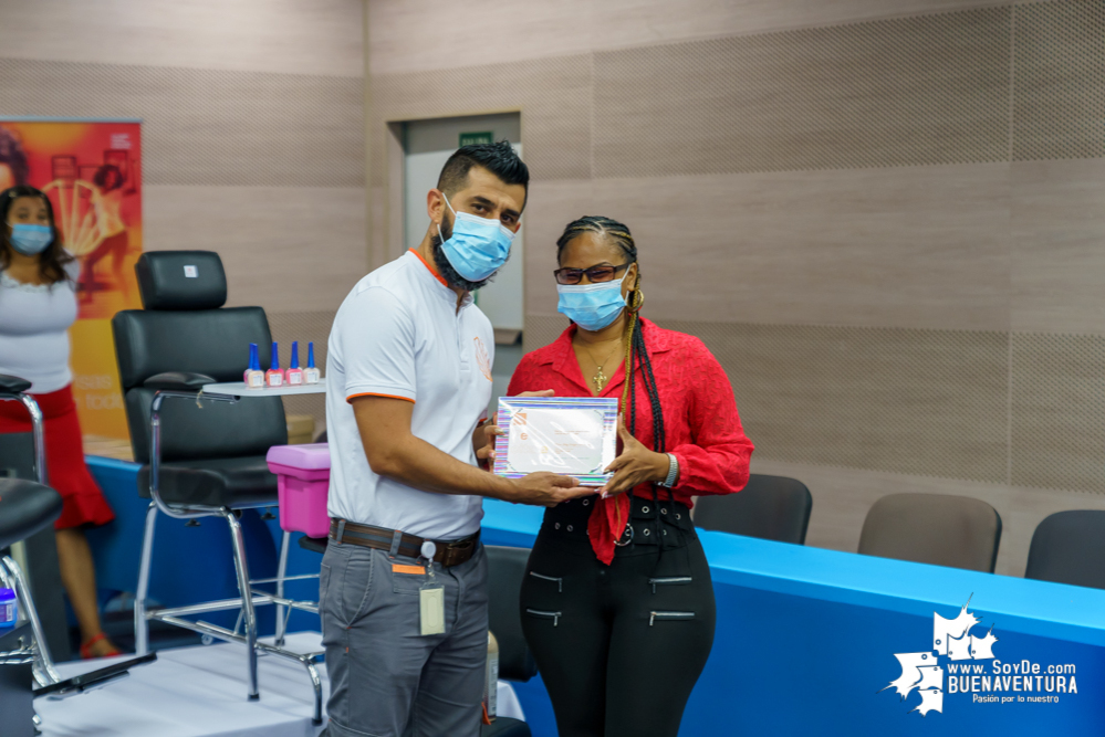 42 nuevos peluqueros, estilistas, barberos y manicuristas, preservarán el estilo afro en Buenaventura