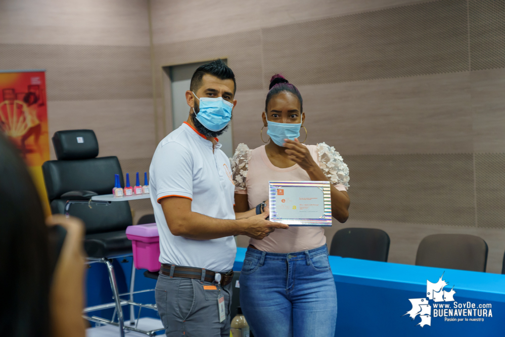 42 nuevos peluqueros, estilistas, barberos y manicuristas, preservarán el estilo afro en Buenaventura