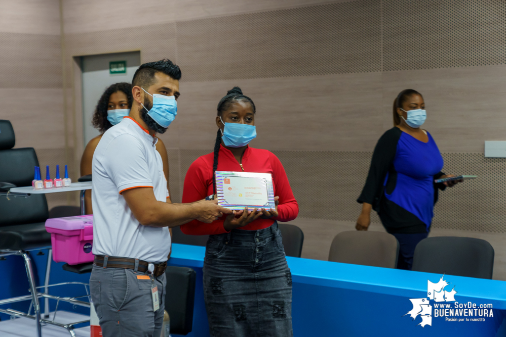 42 nuevos peluqueros, estilistas, barberos y manicuristas, preservarán el estilo afro en Buenaventura