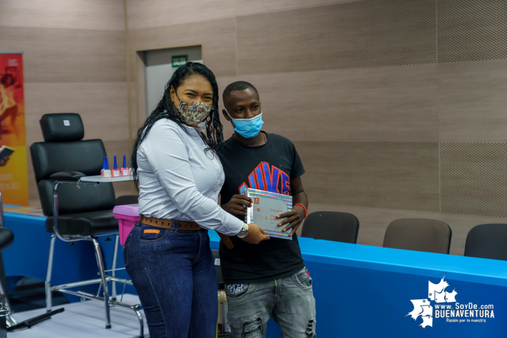 42 nuevos peluqueros, estilistas, barberos y manicuristas, preservarán el estilo afro en Buenaventura