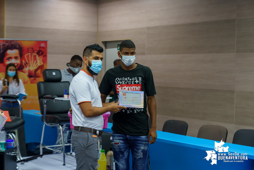 42 nuevos peluqueros, estilistas, barberos y manicuristas, preservarán el estilo afro en Buenaventura
