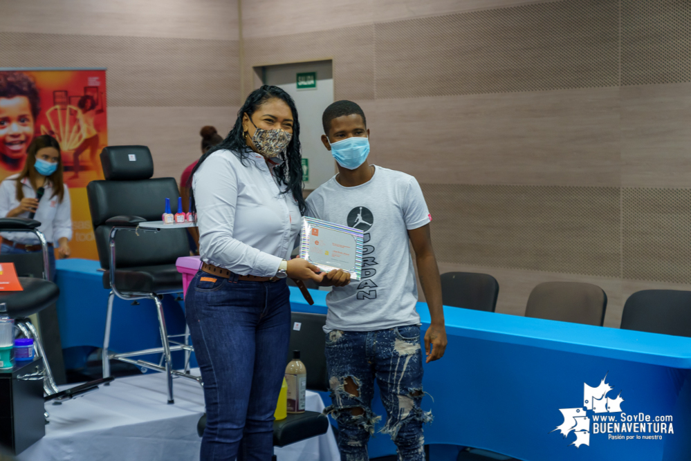 42 nuevos peluqueros, estilistas, barberos y manicuristas, preservarán el estilo afro en Buenaventura