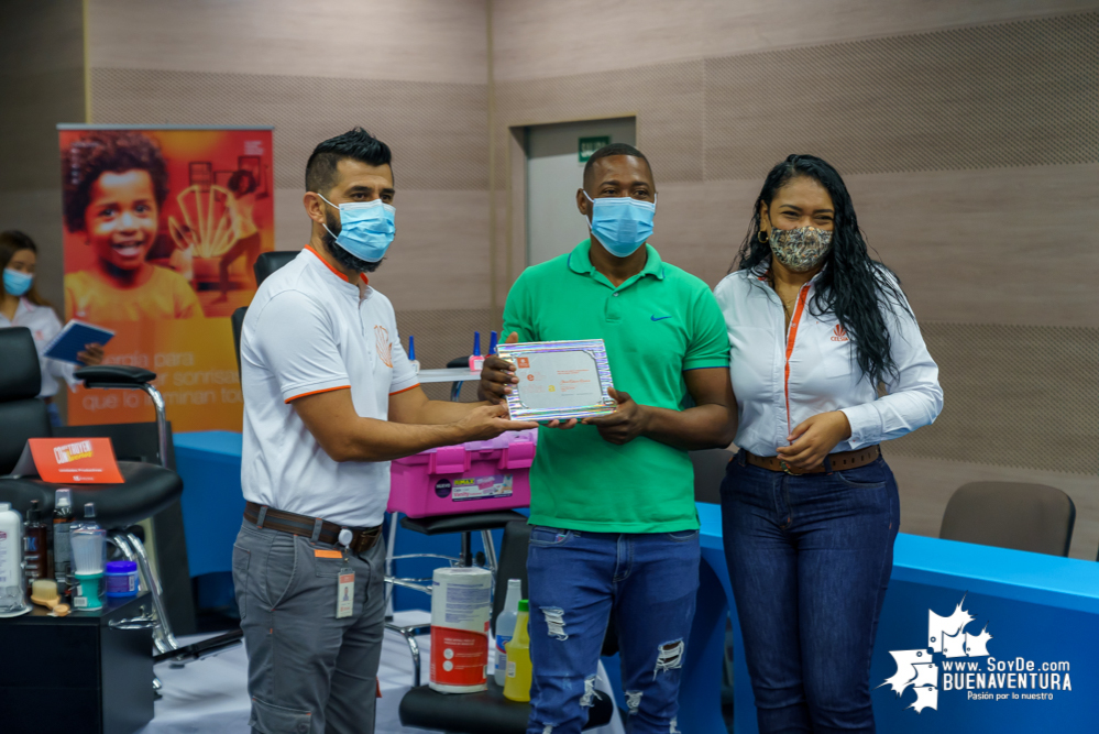 42 nuevos peluqueros, estilistas, barberos y manicuristas, preservarán el estilo afro en Buenaventura
