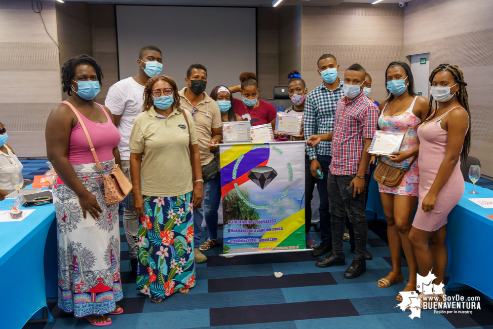 42 nuevos peluqueros, estilistas, barberos y manicuristas, preservarán el estilo afro en Buenaventura