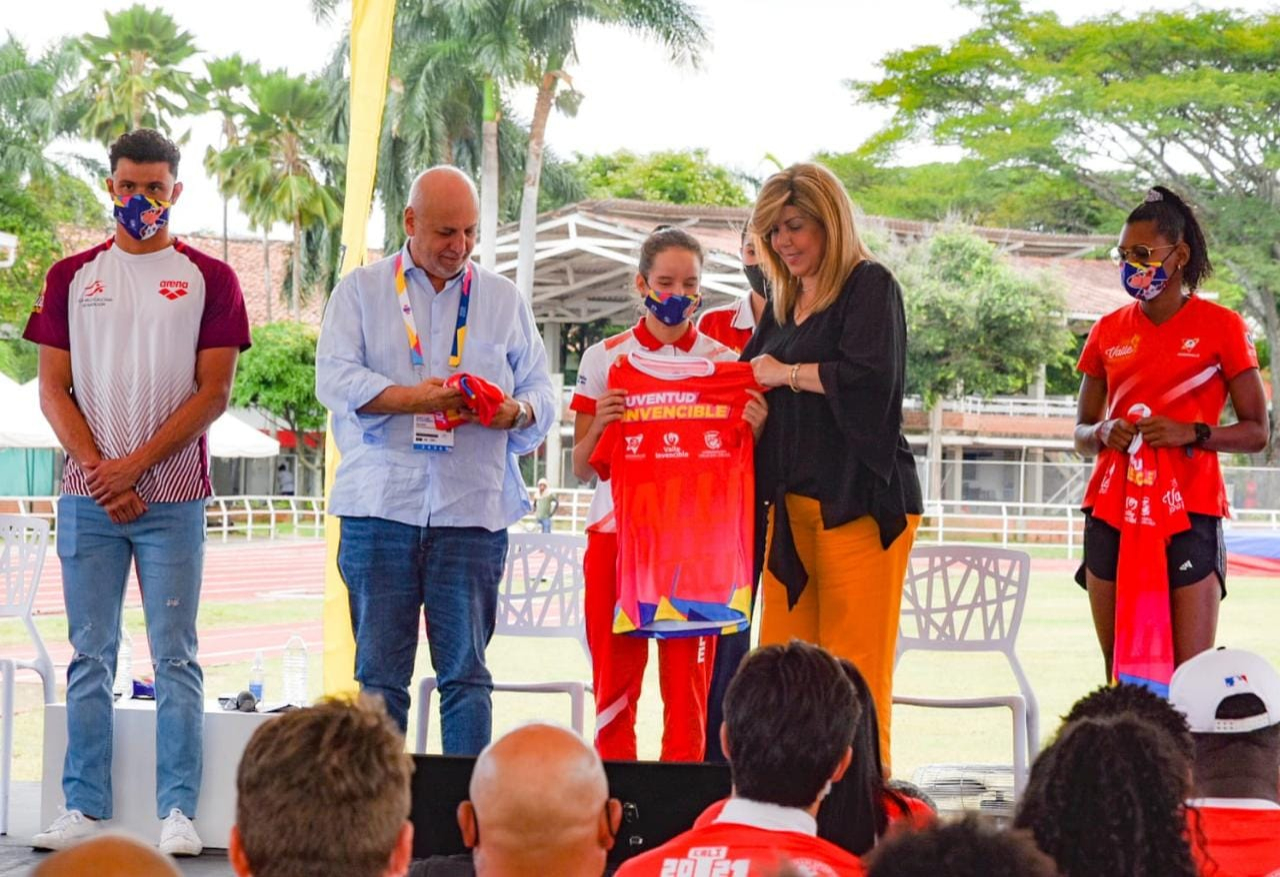 Con la camiseta puesta los deportistas "Valle Oro Puro" están listos para los Juegos Panamericanos Junior