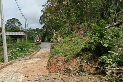 La Oficina de Gestión del Riesgo de Buenaventura atendió llamado de la comunidad afectada pro el invierno en la carretera Simón Bolívar 