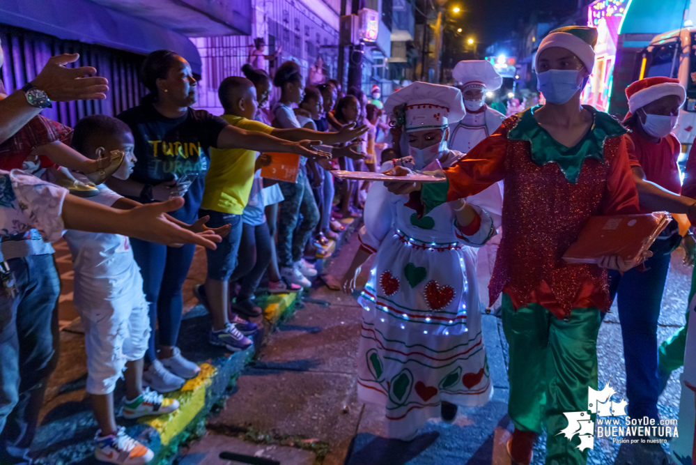 Con el apoyo de la Administración Distrital de Buenaventura, Celsia realizó el desfile mágico de la buena energía en Navidad