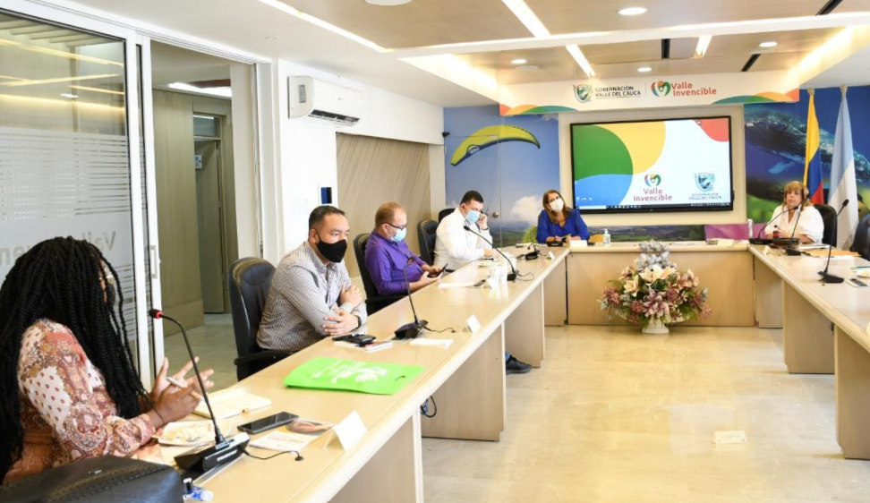 La gobernadora Clara Luz Roldán, se reunió con las cámaras de comercio del Valle para afianzar trabajo conjunto por el departamento