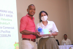 Fueron premiados los estudiantes que participaron del concurso liderado por la SAAAB “Deja tu Huella por la Madre Tierra” 