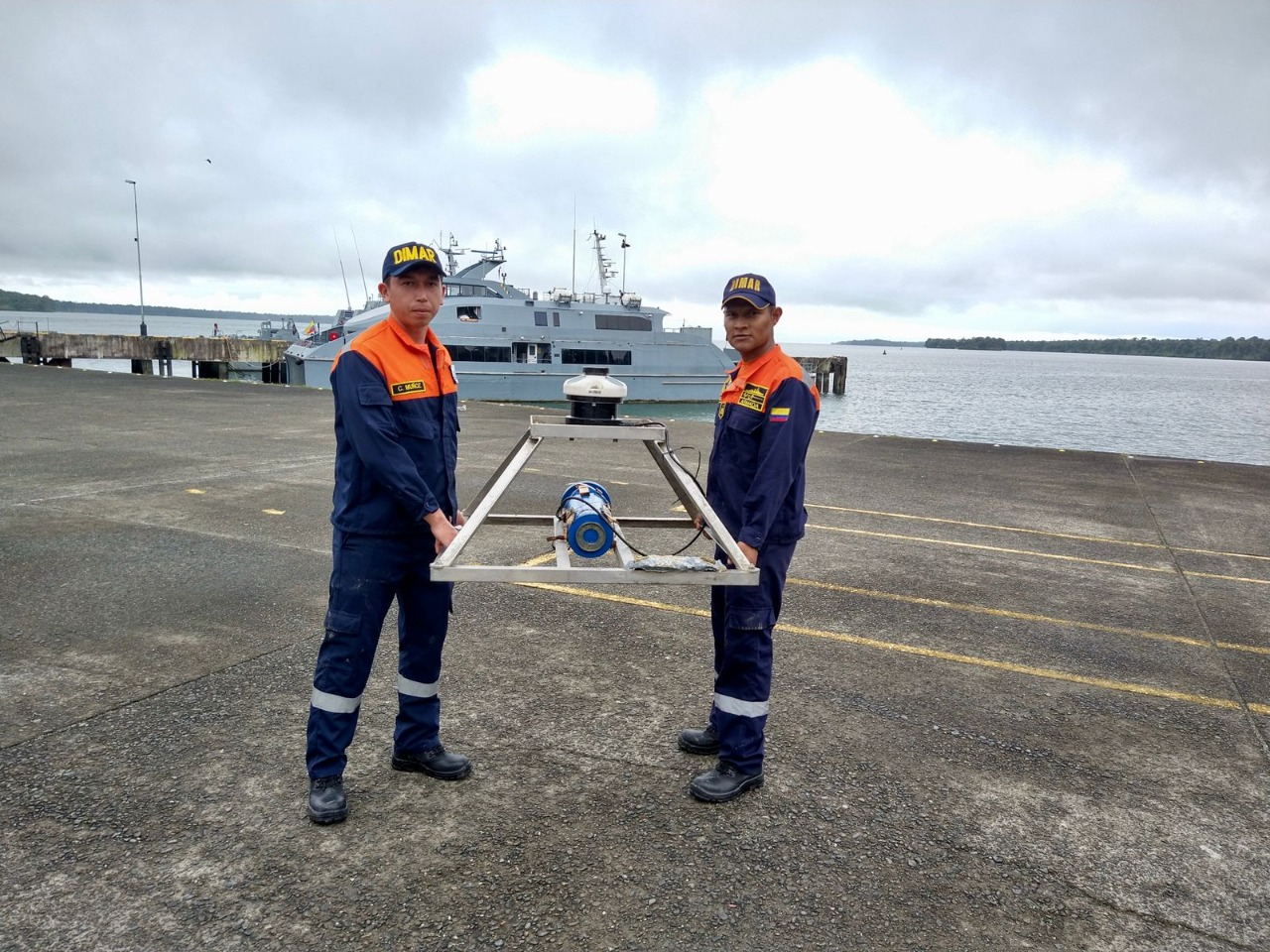 La Dimar adelanta mantenimiento del equipo que mide la velocidad de corrientes marinas en la bahía de Buenaventura
