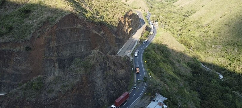 En un 83 % de ejecución avanza doble calzada entre Loboguerrero y alto del Calima 