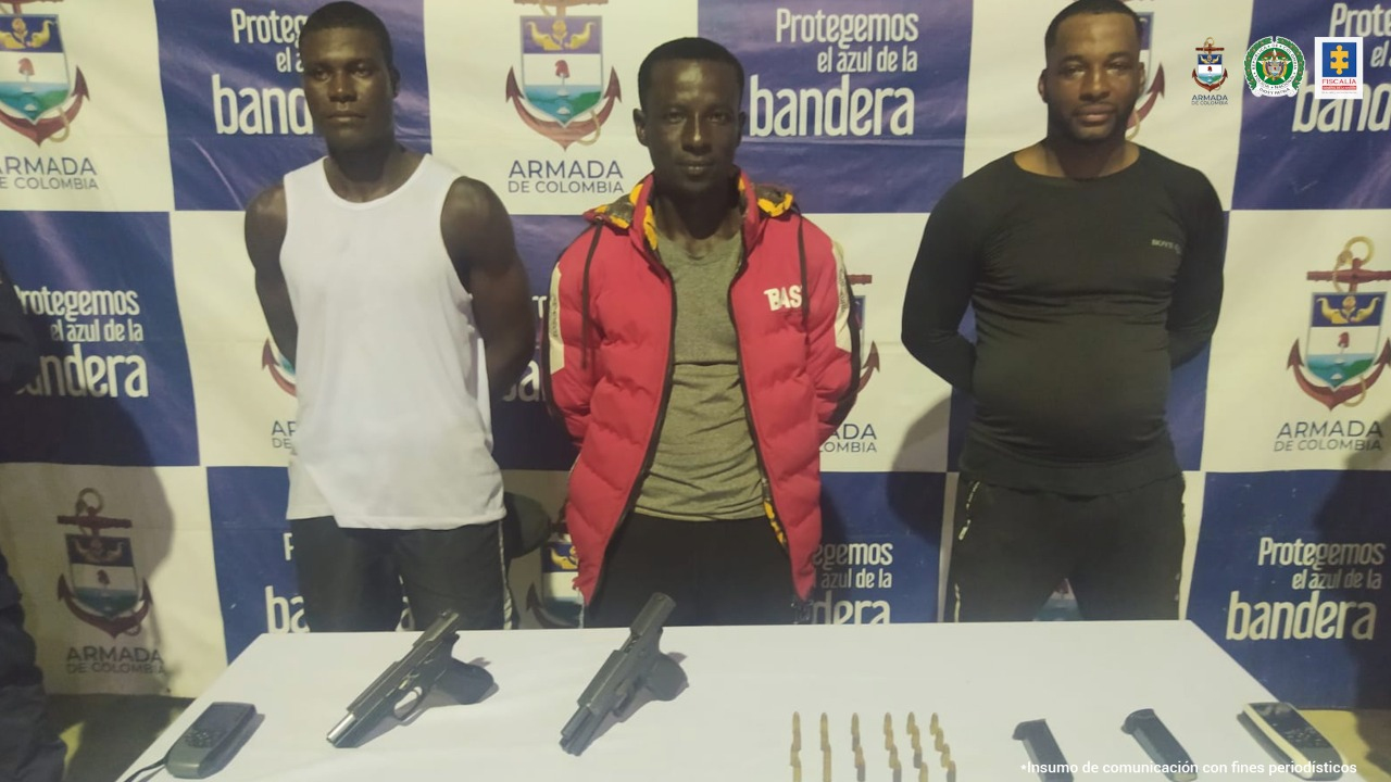 La Fiscalía judicializó a tres personas quienes al parecer transportaban media tonelada de cocaína en una lancha  