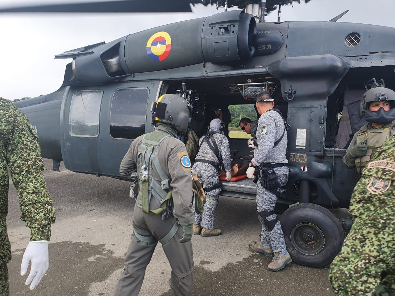 La Armada de Colombia brindó asistencia humanitaria a indígena Wounaan herido por artefacto explosivo improvisado en Chocó