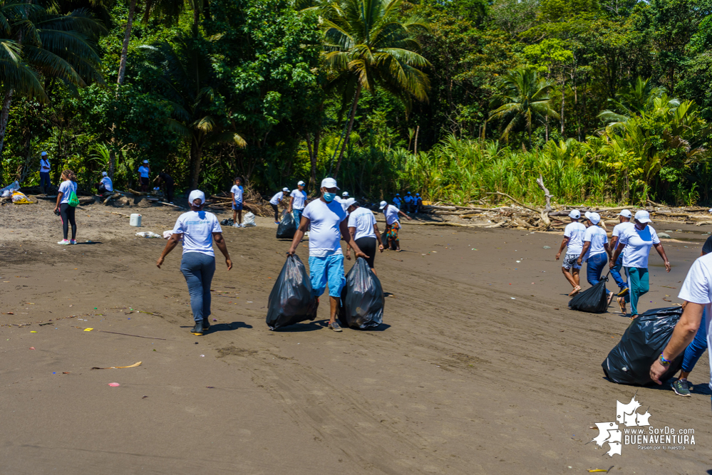 Se realizó con éxito una jornada de limpieza de la playa San Pedro con Asogesampa y Cempre
