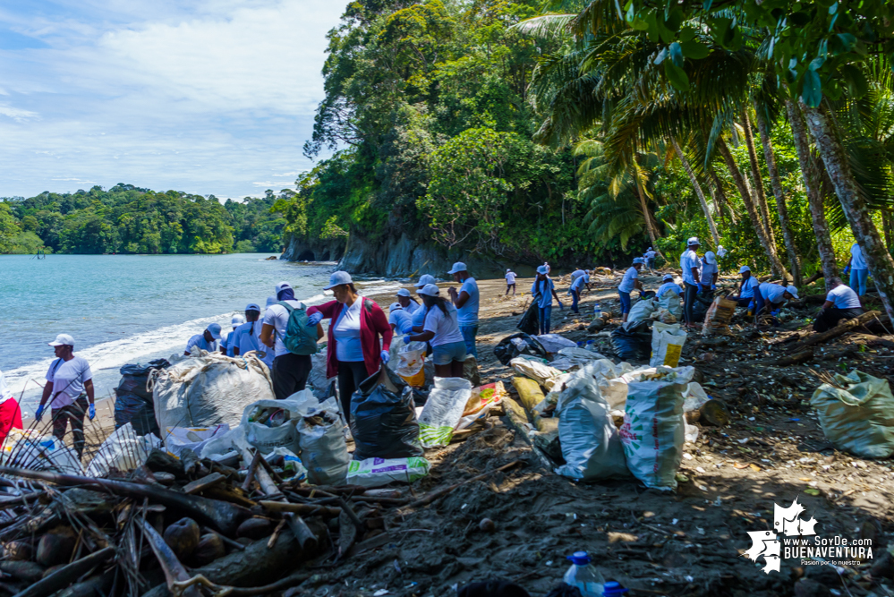 Se realizó con éxito una jornada de limpieza de la playa San Pedro con Asogesampa y Cempre