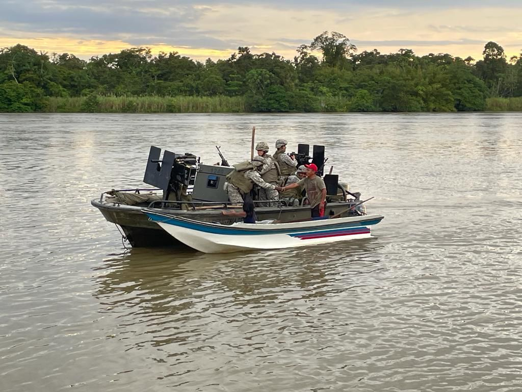 La Armada de Colombia reforzó operaciones para proteger a comunidades en el Bajo Calima, zona rural de Buenaventura