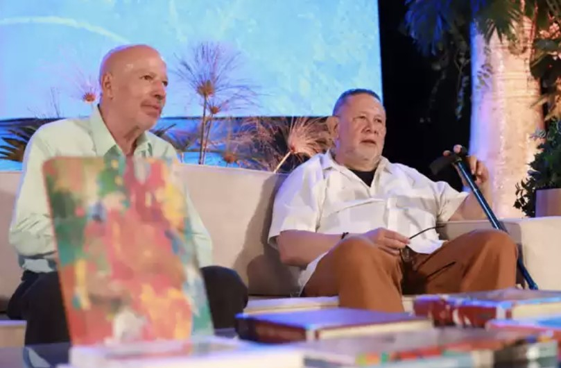 Explorar la literatura gay me salvó la vida, dice el escritor Jaime Manrique, quien maravilló al público del Festival Oiga Mire Lea