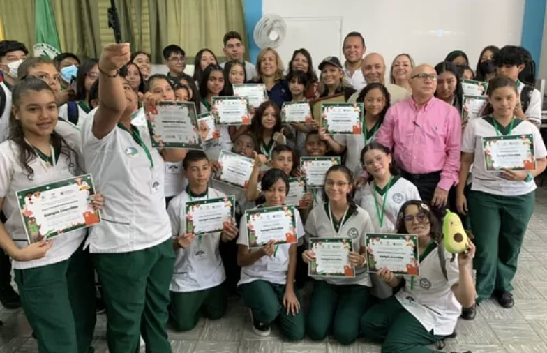 La Normal Superior Santiago de Cali, de la comuna 10, ya cuenta con nuevos ’Ecovigías Ambientales’ de Inciva