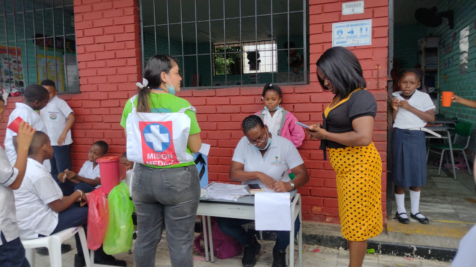 Inició la aplicación de vacunas en las instituciones educativas oficiales del Distrito de Buenaventura