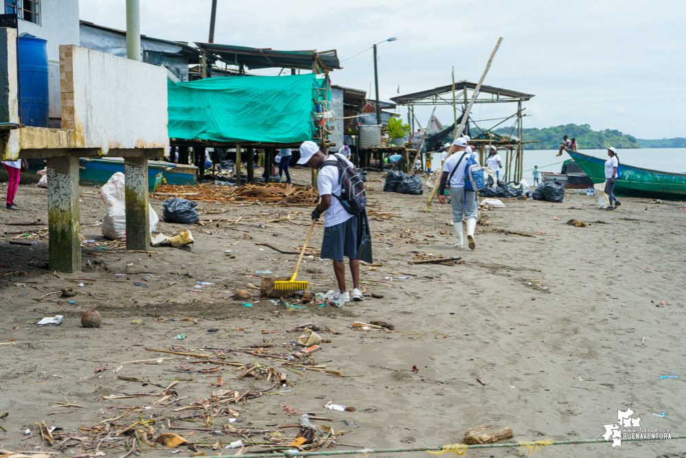 La Asociación de Gestores Ambientales del Pacífico realizó jornada de limpieza de playas en La Bocana en el sector de Changai