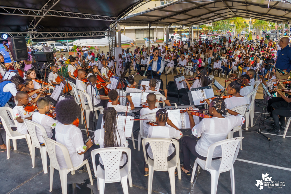 Niños, niñas y jóvenes de Buenaventura demostraron sus aptitudes musicales en el Estallido Cultural por la Paz y por la Vida